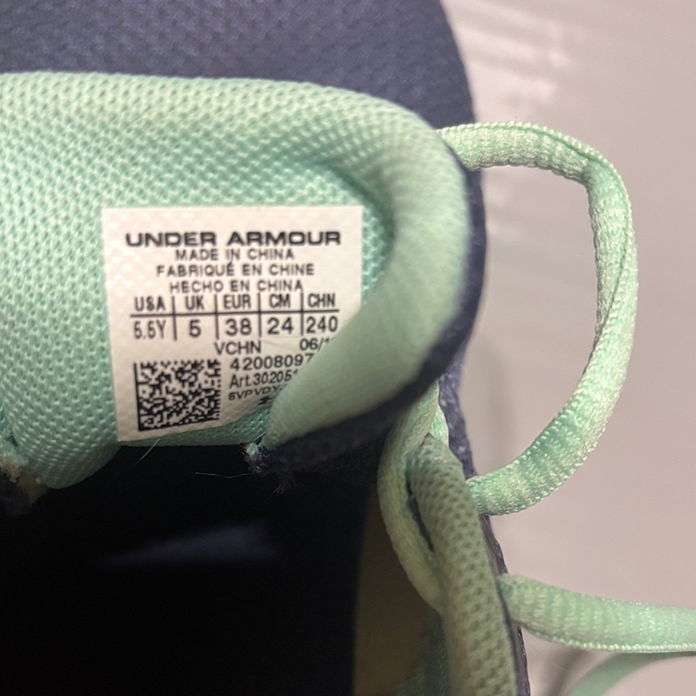 💰💰 Under Armour Youth Sneakers - Picture 4 of 6